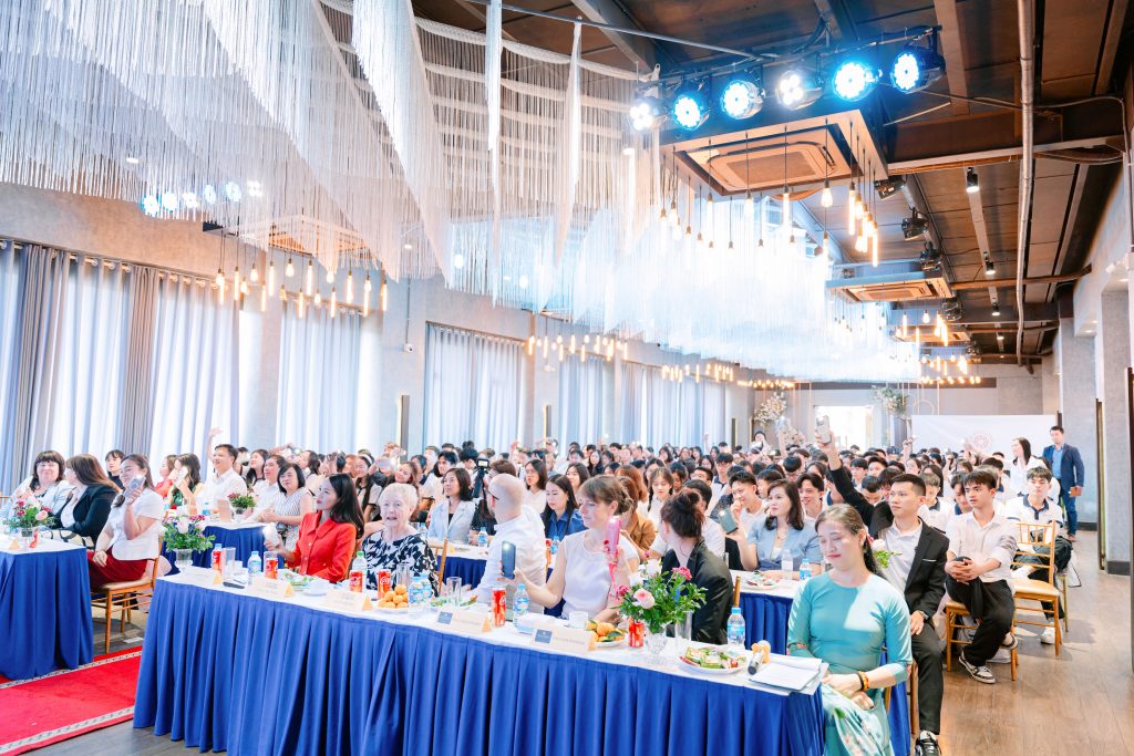 Hội Thảo: Du Học Nghề Đức: Cơ Hội Và Thách Thức - DEINE ZUKUNFT IN DEUTSCHLAND 2025 18 DSC07365 Du Học và Học Nghề Đức